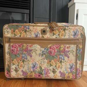 VTG 1980s Leisure Luggage jordache Floral Tapestry Large Travel